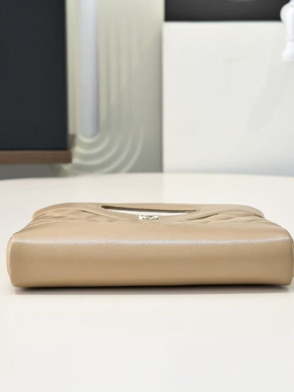 Classic Chanel Bag: A Stylish and Versatile Choice for Elegance - Picture 6 of 6
